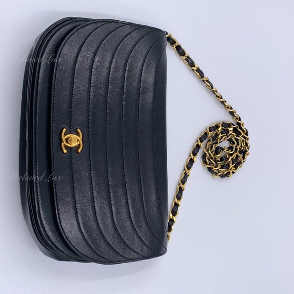 ❗️Sold❗️ CHANEL Vintage Lambskin Half Moon Flap Bag black/gold hardware - Picture 5 of 17
